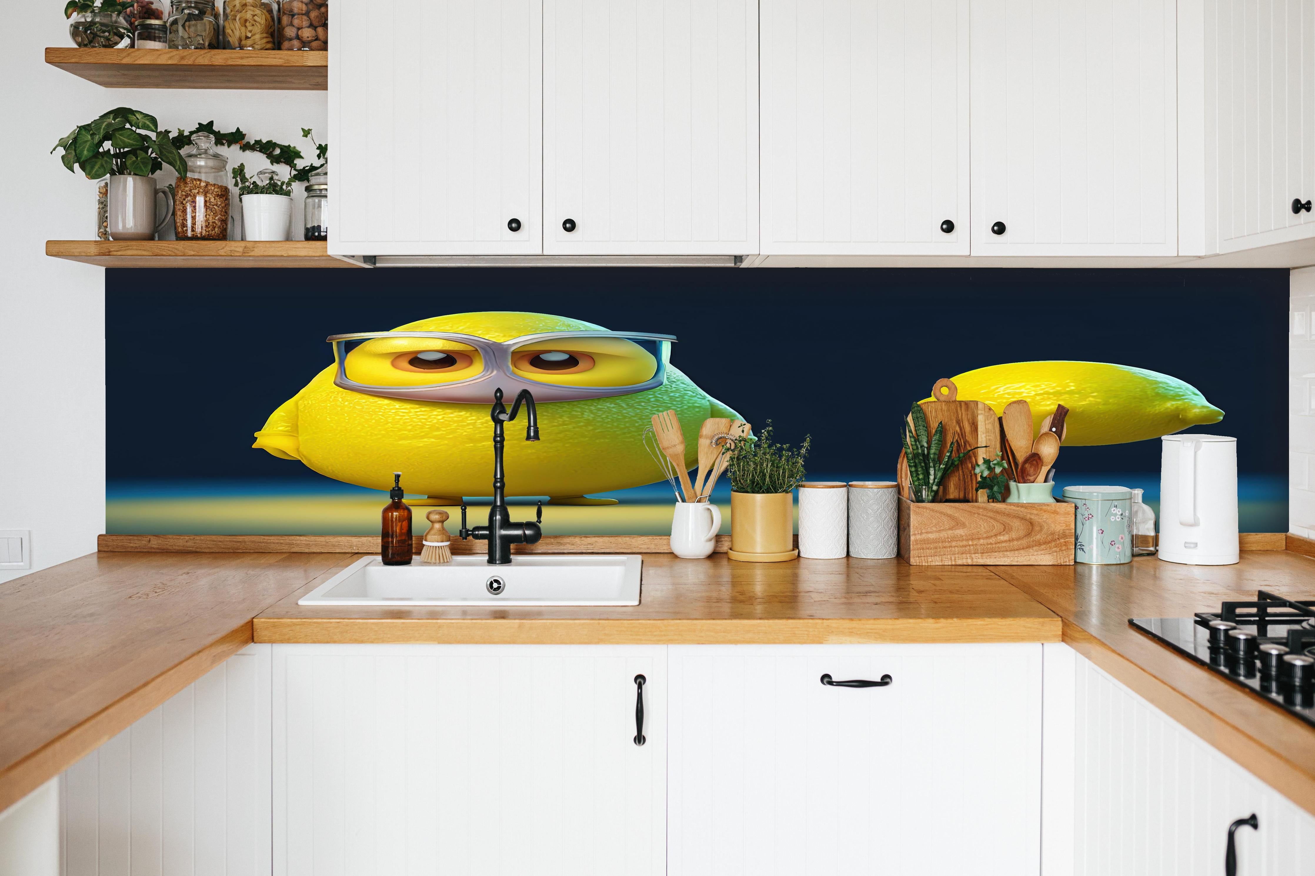 Küche - Nerdige Cartoon Zitrone hinter weißen Hochglanz-Küchenregalen und schwarzem Wasserhahn