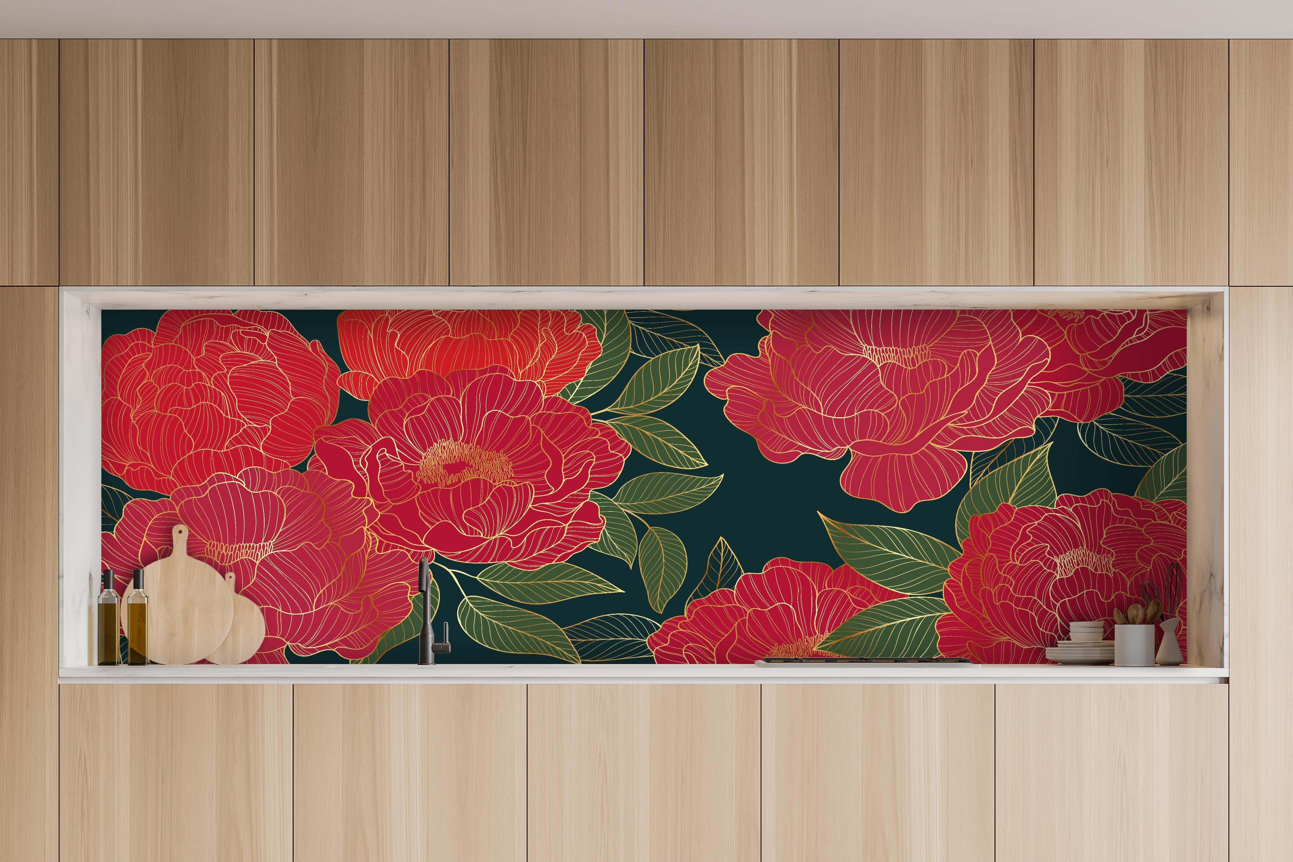 Küche - Rote Blumen auf Dunkelgrünem Hintergrund hinter weißen Hochglanz-Küchenregalen und schwarzem Wasserhahn