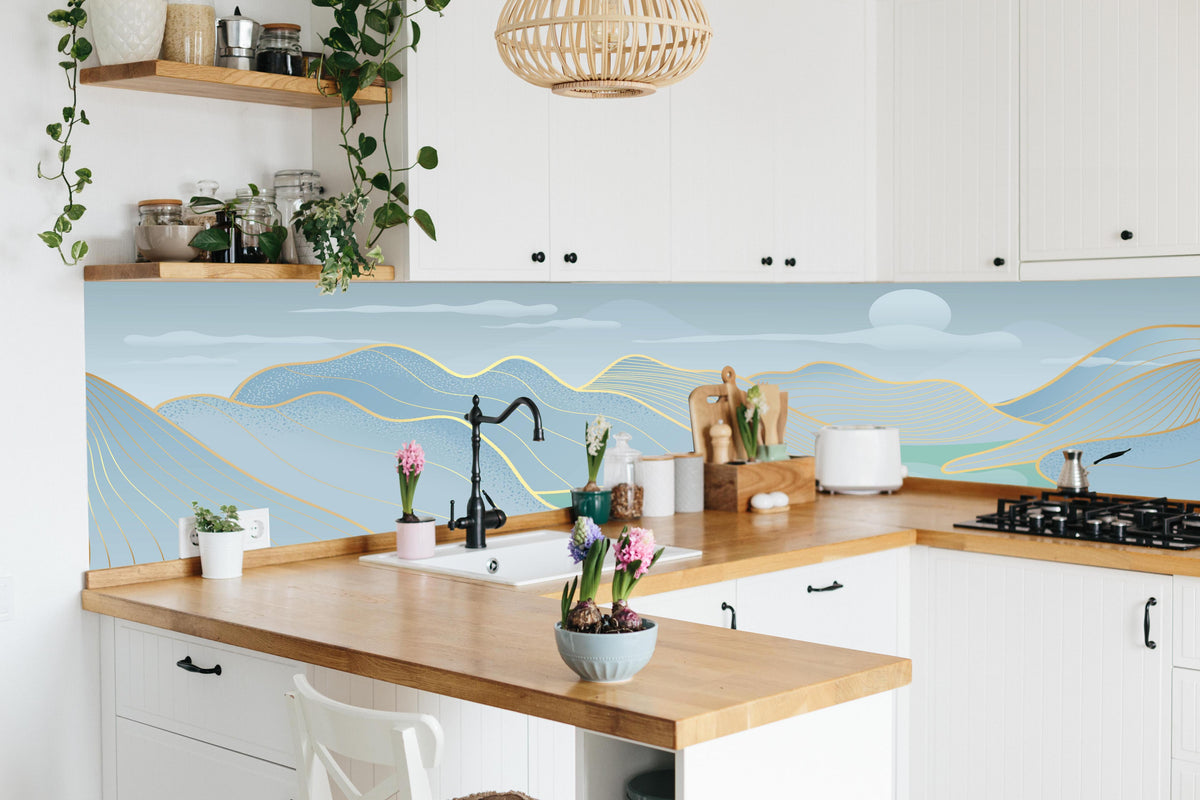 Küche - Sanfte Pastelltöne im Berge & See Panorama hinter weißen Hochglanz-Küchenregalen und schwarzem Wasserhahn