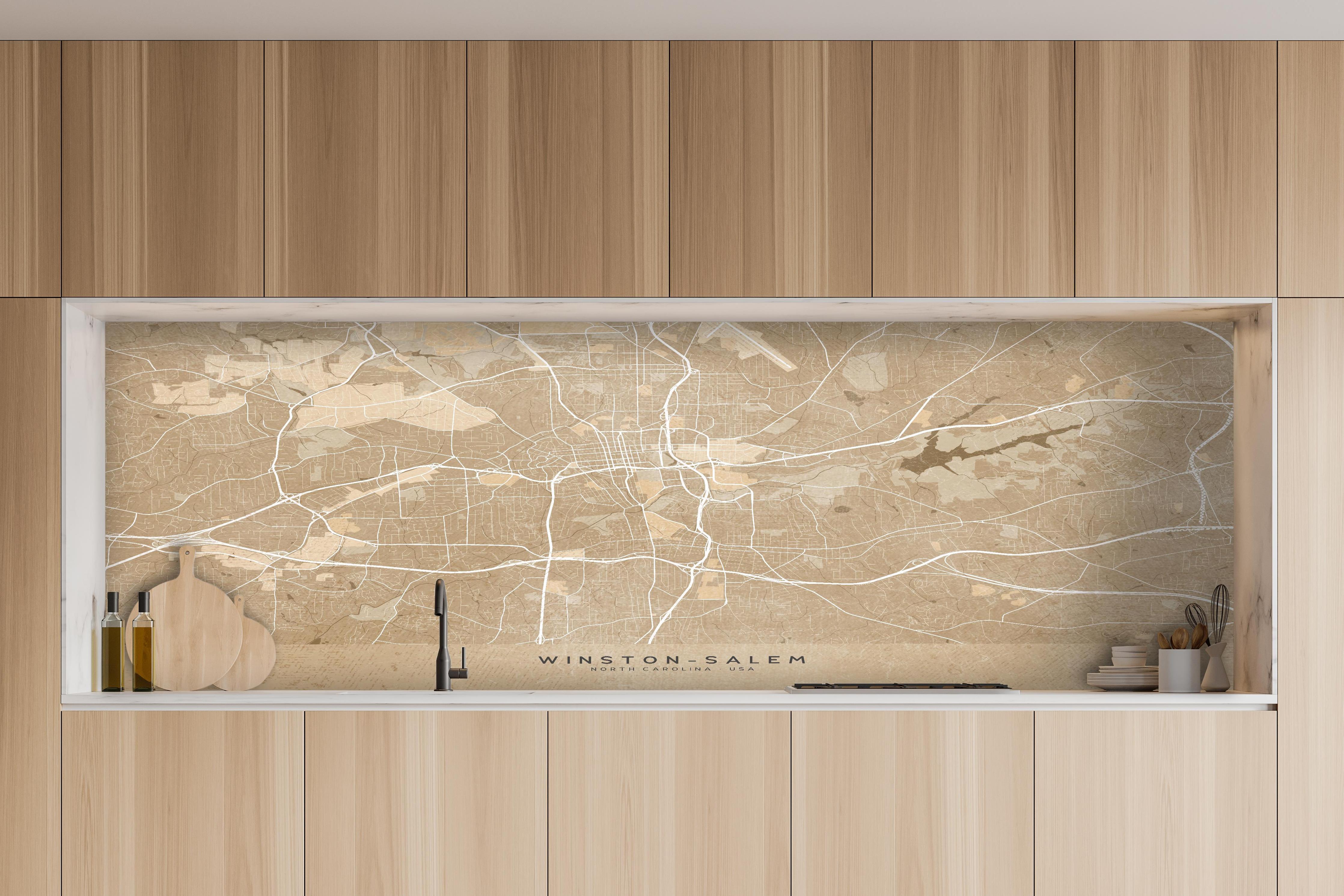 Küche - Sepia-Ton Vintage-Stil Karte von Winston-Salem hinter weißen Hochglanz-Küchenregalen und schwarzem Wasserhahn