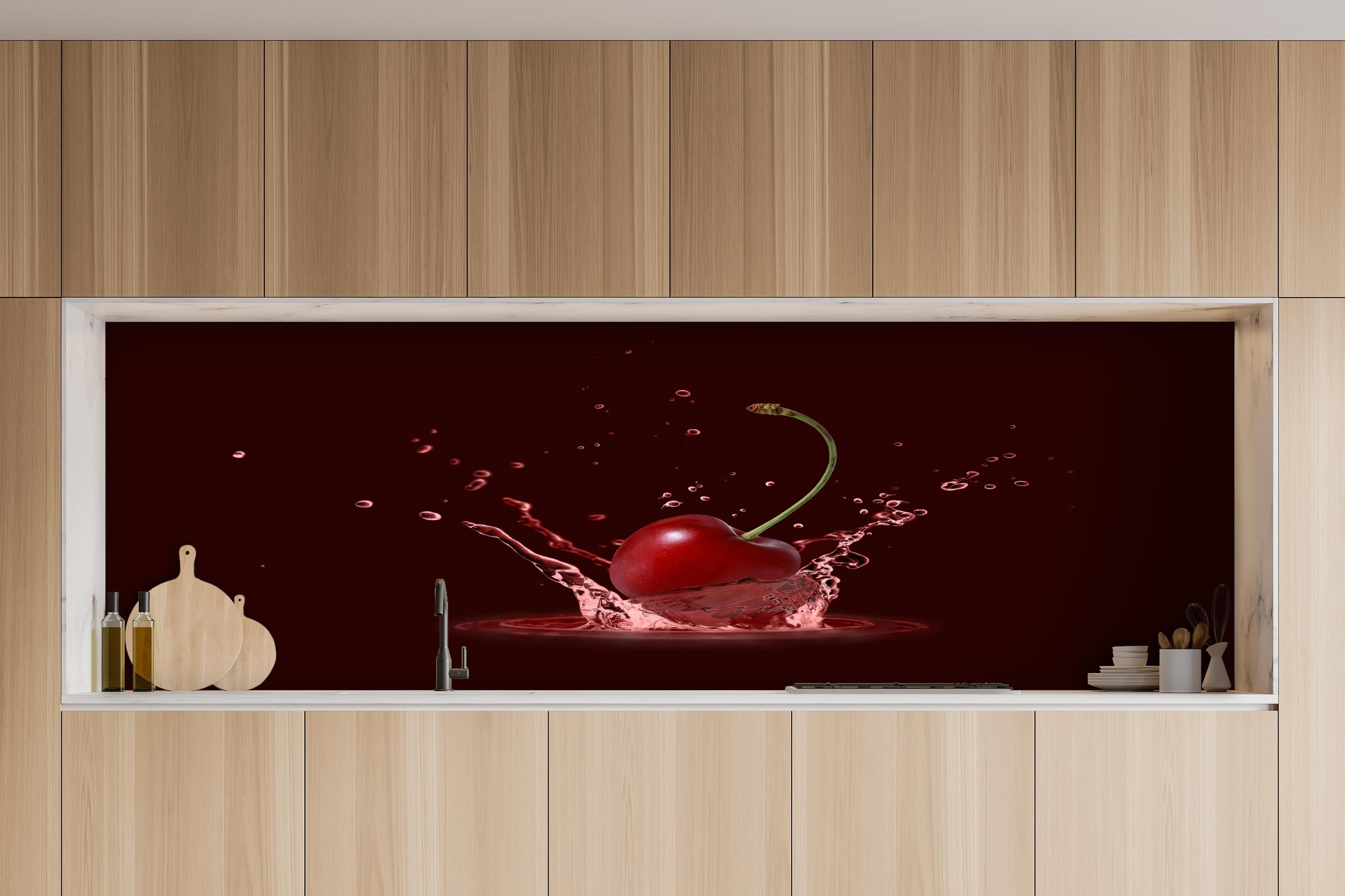 Küche - Spritzige Kirsche hinter weißen Hochglanz-Küchenregalen und schwarzem Wasserhahn