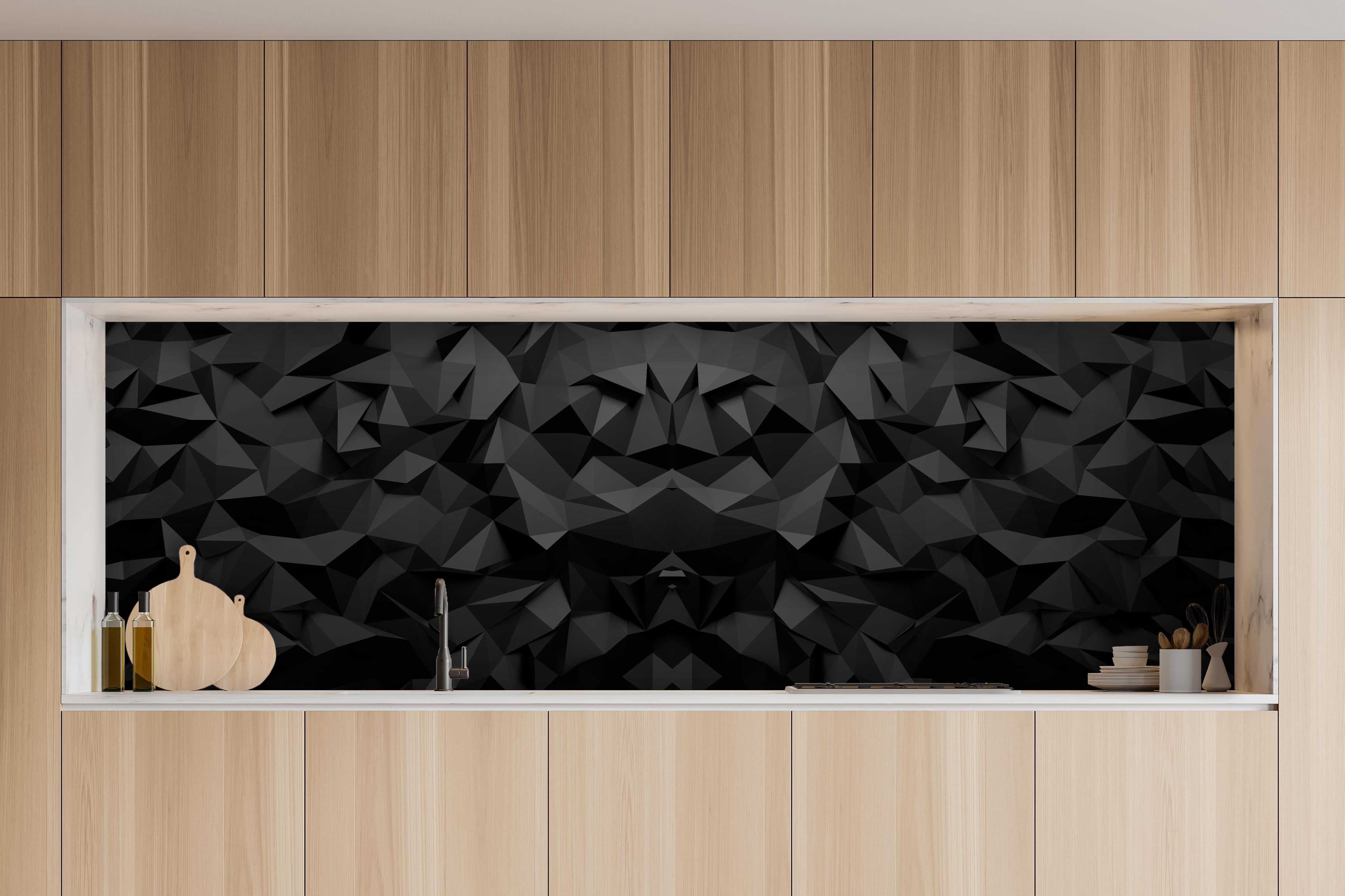Küche - Symmetrische abstrakte Kunst in Schwarz-Weiß hinter weißen Hochglanz-Küchenregalen und schwarzem Wasserhahn