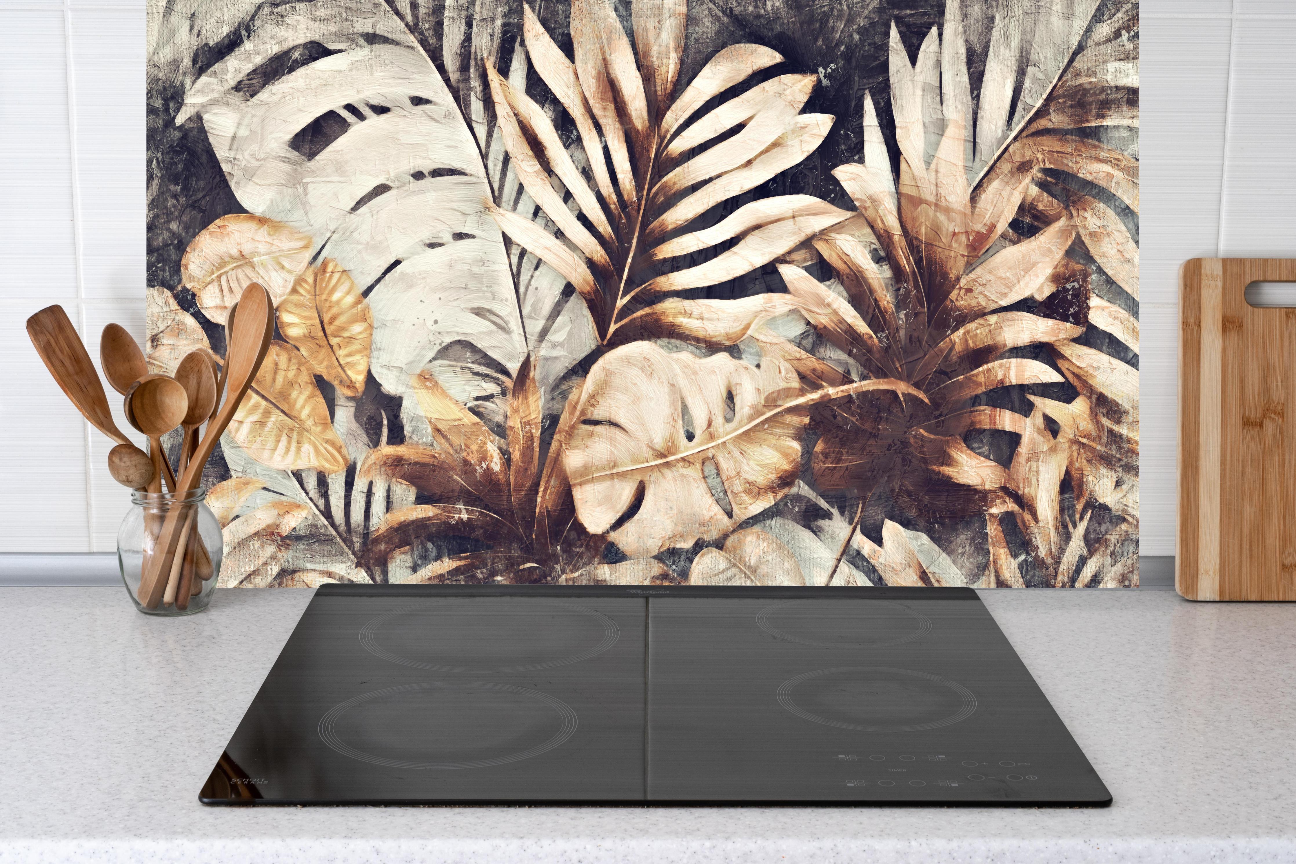 Küche - Tropische Pflanzen Kunst Textur Gelb Grün hinter weißen Hochglanz-Küchenregalen und schwarzem Wasserhahn