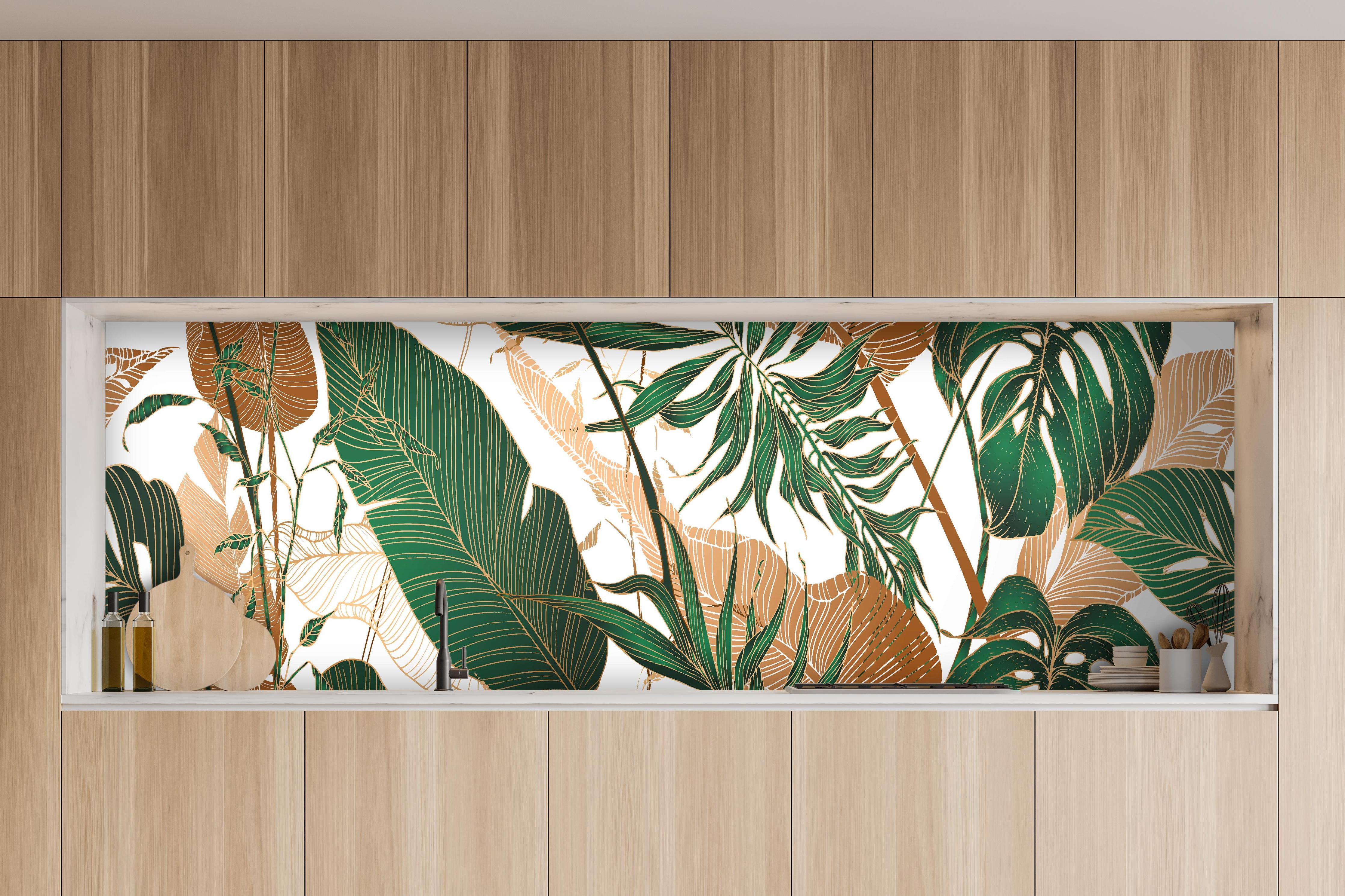 Küche - Tropisches Blattmuster Grün-Beige hinter weißen Hochglanz-Küchenregalen und schwarzem Wasserhahn