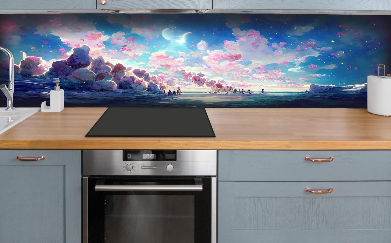 Küche - Verträumte Meeresansicht mit Rosa Wolken hinter weißen Hochglanz-Küchenregalen und schwarzem Wasserhahn