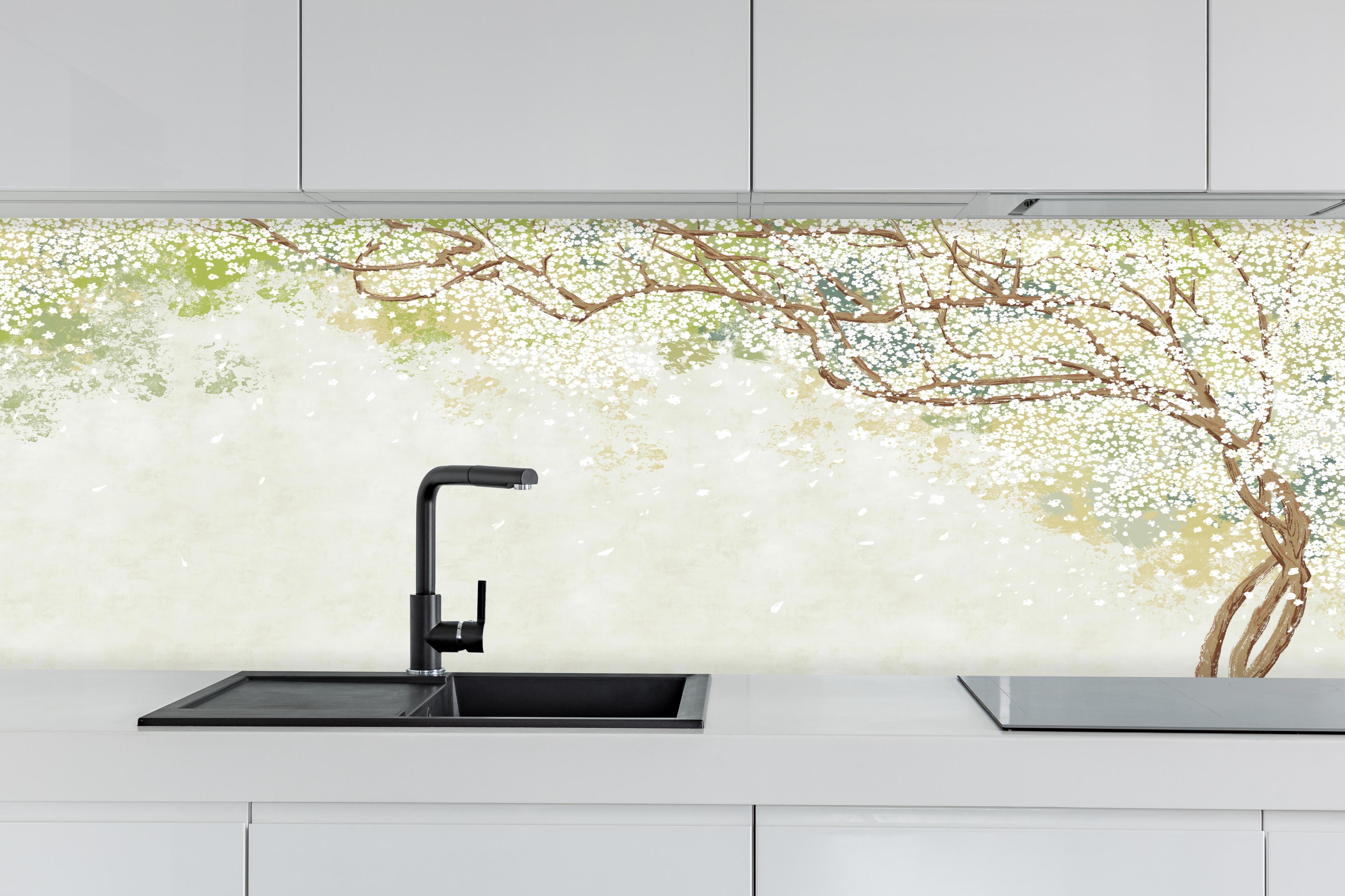 Küche - Weiße Sakura Blätter - Vintage hinter weißen Hochglanz-Küchenregalen und schwarzem Wasserhahn