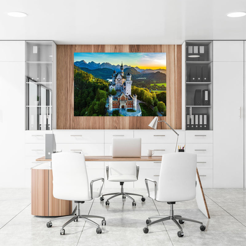 Office Poster  -  glanzvolles Märchenschloss Neuschwanstein an einer Holzwand hängend im Büroraum
Office Poster  -  glanzvolles Märchenschloss Neuschwanstein an einer Holzwand hängend im Büroraum