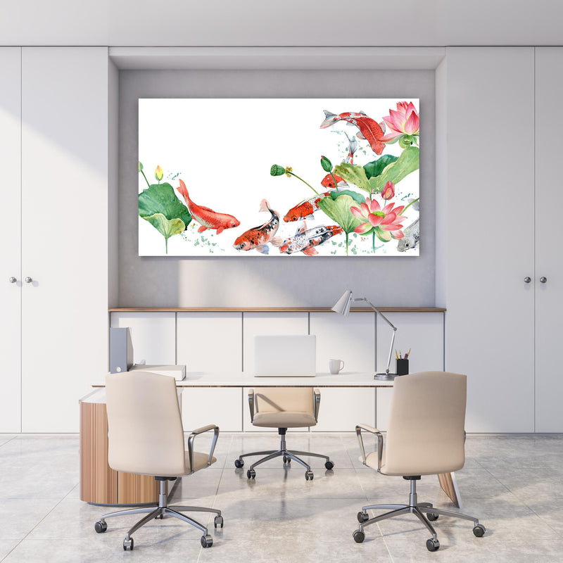 Office Poster  - Aquarell Koi Karpfen und Lotusblume hinter weißem Holzschreibtisch mit Tischlampe