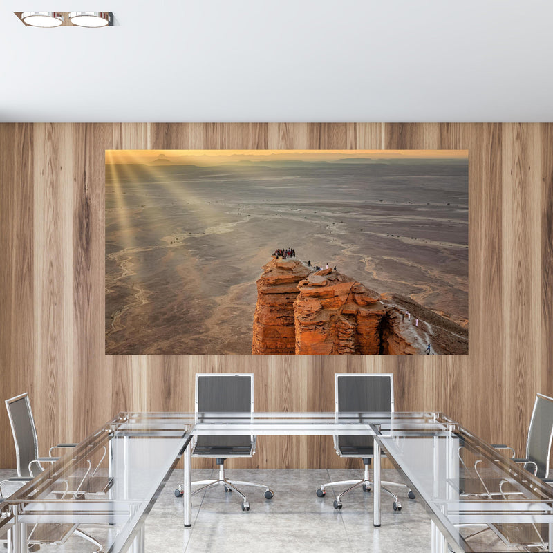 Office Poster  - Arabien Edge of the World in einem Konferenzraum mit Glastisch und Holzwand