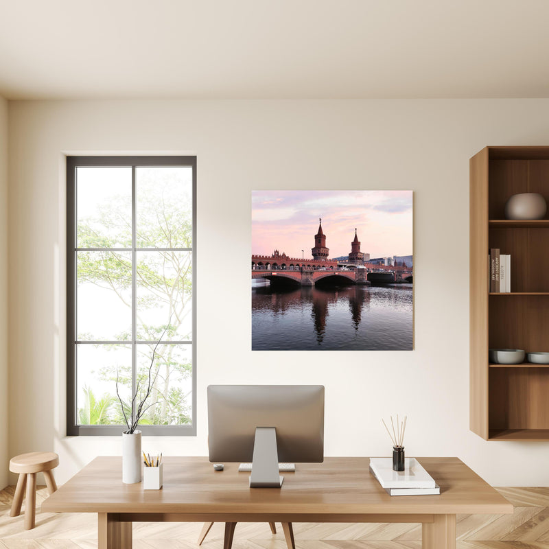 Office Poster  - Berliner Brücke bei Tag in privatem Bürozimmer mit Holzschrank