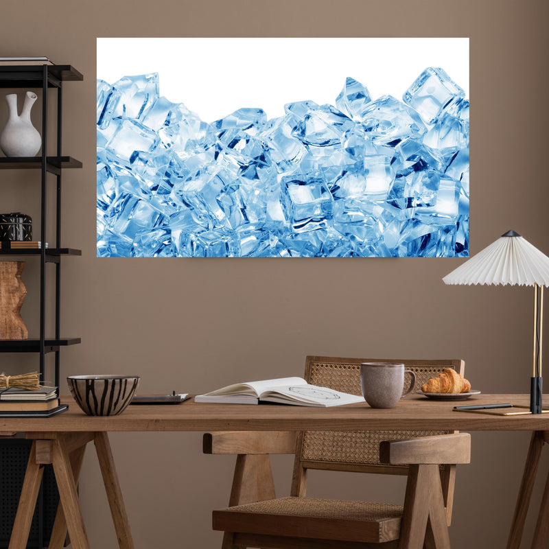 Office Poster  - Blau kristallklarer Eiswürfel über poliertem Holztisch mit stilvoller Lampe - rechteckig