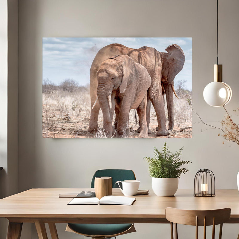 Office Poster  - Elefanten von Tsavo über klassischem Holztisch mit runder Vase - rechteckig