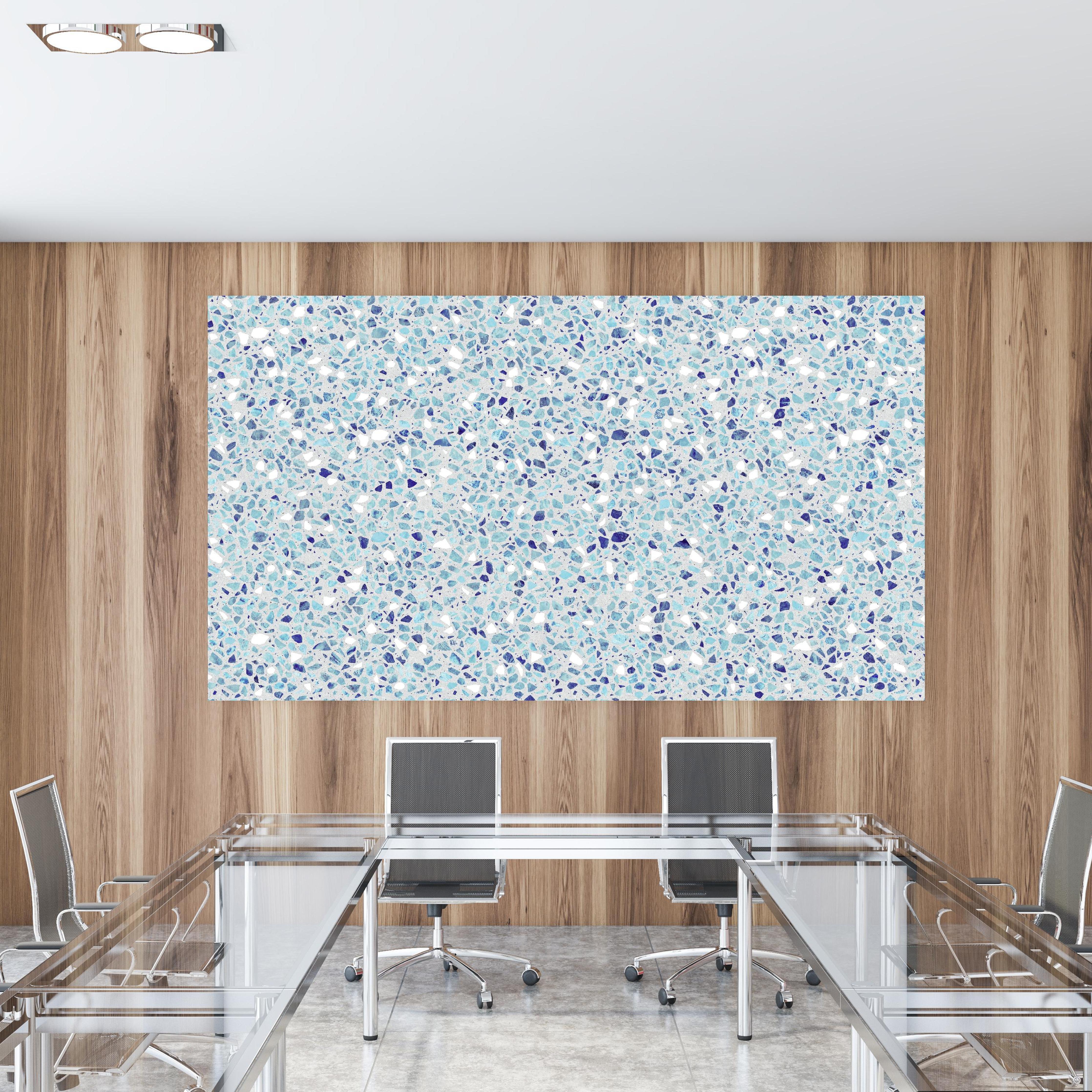 Office Poster  - Farbige Terrazzo Stein Textur in einem Konferenzraum mit Glastisch und Holzwand