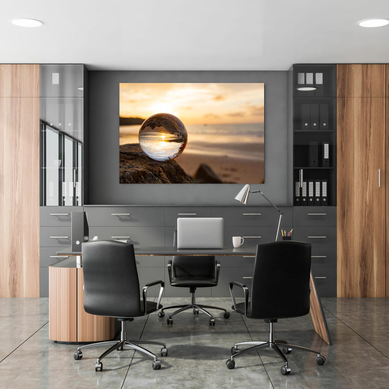 Office Poster  - Glaskugel an der Küste in klassischem Büroraum zwischen Holzschränken