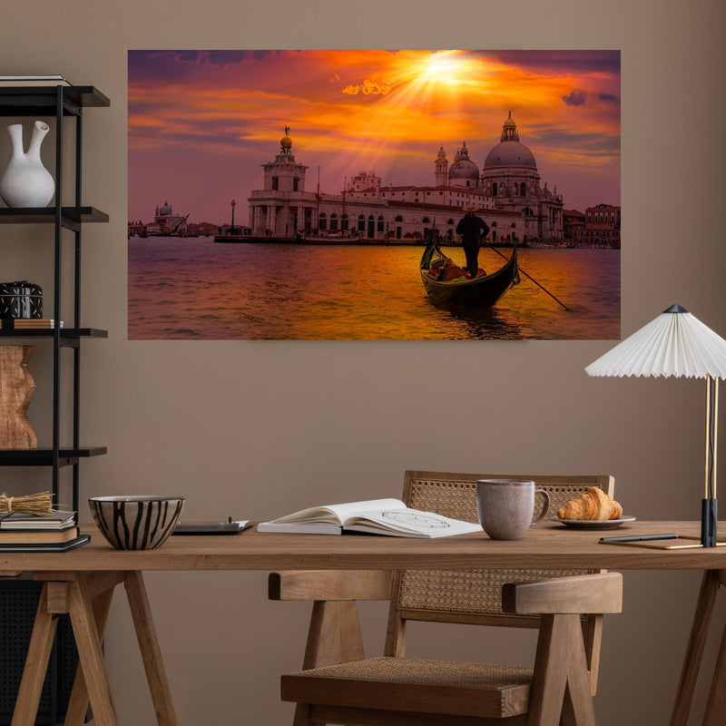 Office Poster  - Gondelfahrt in Venedig über poliertem Holztisch mit stilvoller Lampe - rechteckig