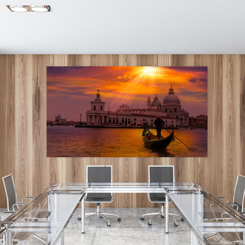 Office Poster  - Gondelfahrt in Venedig in einem Konferenzraum mit Glastisch und Holzwand