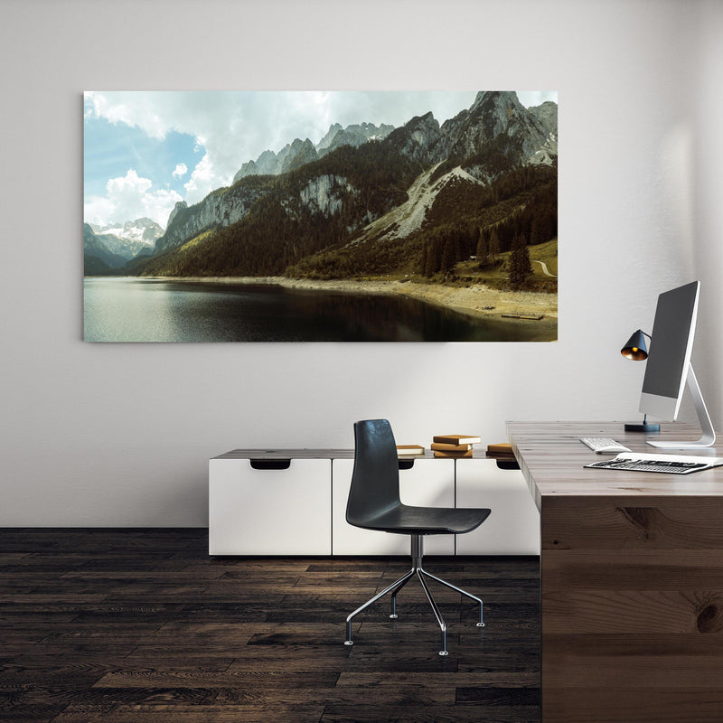 Office Poster  - Gosausee Panorama an einer Wand in minimalistisch eingerichtetem Heim-Büro