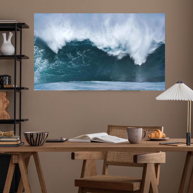 Office Poster  - Große Welle im Ozean über poliertem Holztisch mit stilvoller Lampe - rechteckig