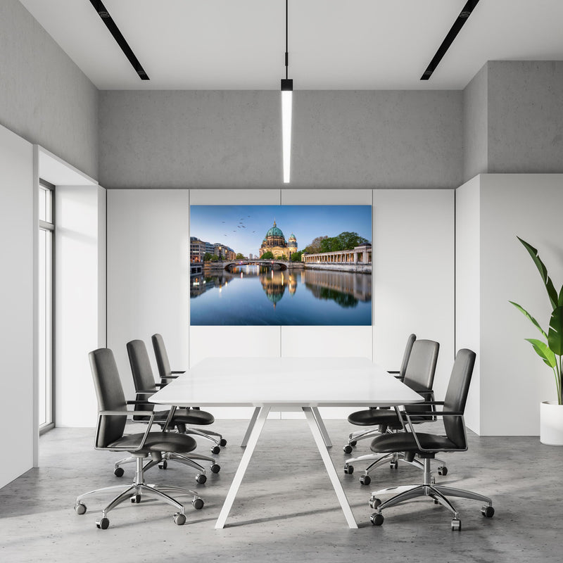 Office Poster  - Historischer Anblick Berliner Dom in einem Konferenzraum an weißer Wand hängend