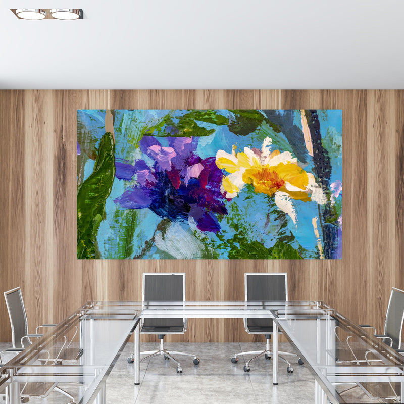 Office Poster  - Impressionistisches Blumen Gemälde in einem Konferenzraum mit Glastisch und Holzwand