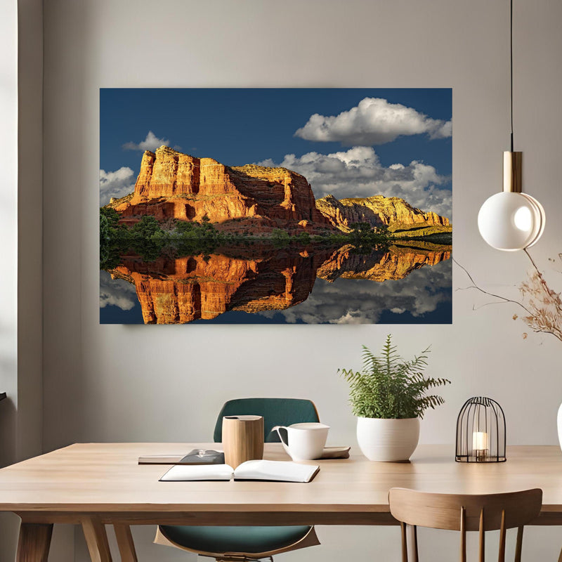 Office Poster  - Jack's Canyon mit Wasser Reflektion über klassischem Holztisch mit runder Vase - rechteckig