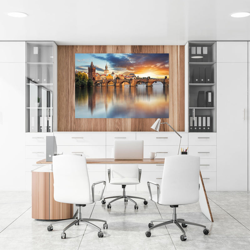 Office Poster  - Karlsbrücke in Prag bei Sonnenuntergang an einer Holzwand hängend im Büroraum
Office Poster  - Karlsbrücke in Prag bei Sonnenuntergang an einer Holzwand hängend im Büroraum