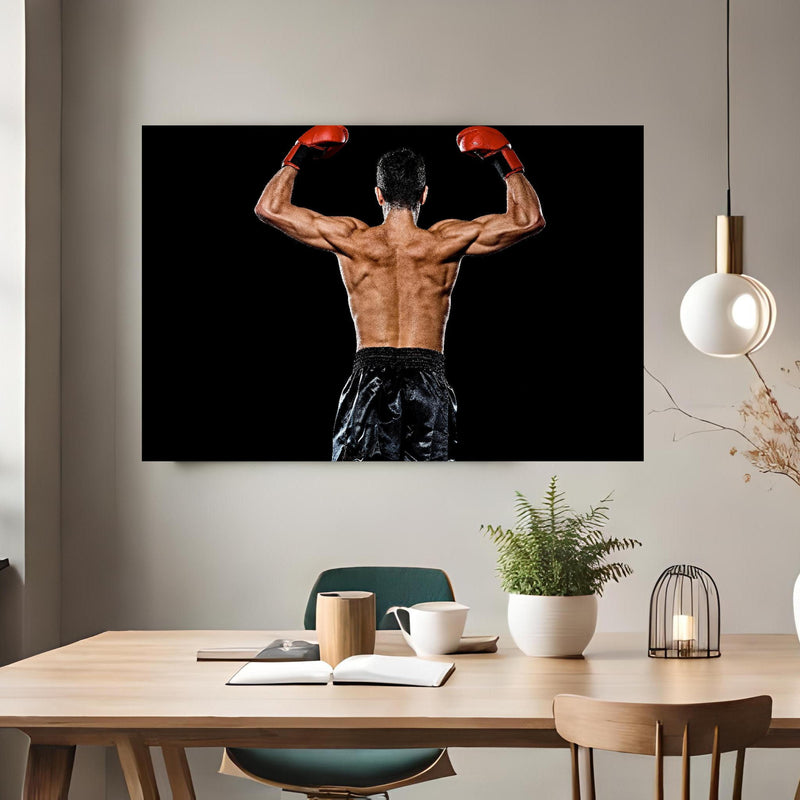 Office Poster  - Kaukasischer Boxer auf schwarzem Hintergrund über klassischem Holztisch mit runder Vase - rechteckig