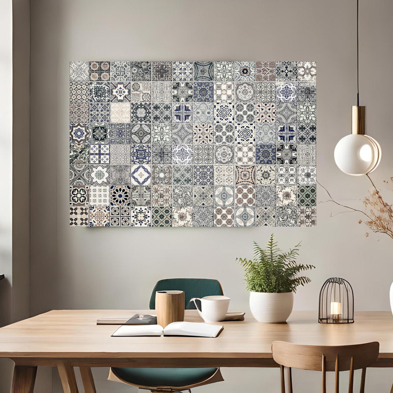 Office Poster  - Keramik-Patchwork im arabischen Stil über klassischem Holztisch mit runder Vase - rechteckig