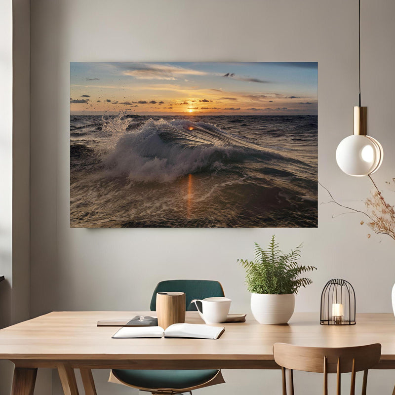 Office Poster  - Kleine Windwelle bei Sonnenuntergang über klassischem Holztisch mit runder Vase - rechteckig