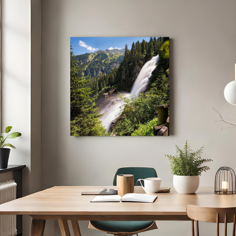 Office Poster  - Krimmler Wasserfall über klassischem Holztisch mit runder Vase - quadratisch