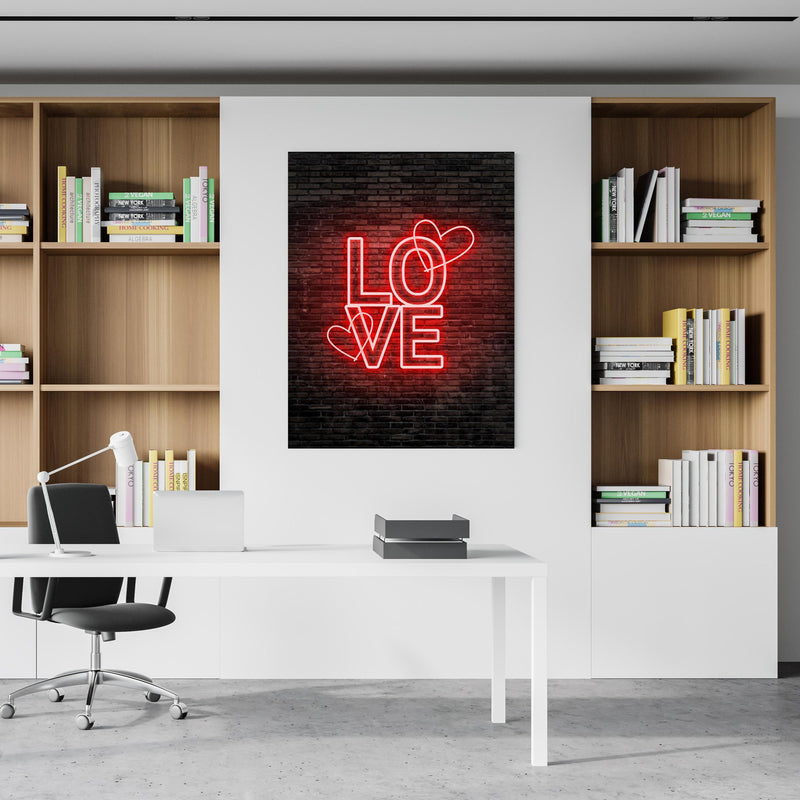 Office Poster  - LED Love Symbol an Steinmauer an einem Bücherschrank hinter kleinem Schreibtisch