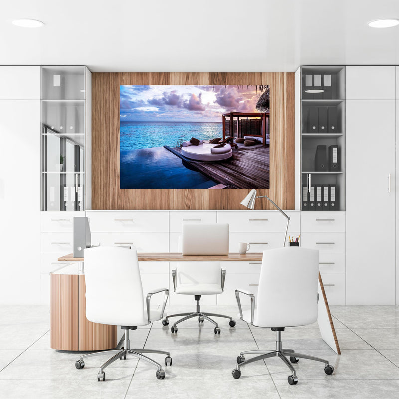 Office Poster  - Malediven Strandresort am Meer an einer Holzwand hängend im Büroraum
Office Poster  - Malediven Strandresort am Meer an einer Holzwand hängend im Büroraum