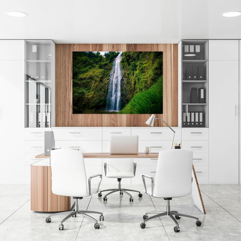 Office Poster  - Materuni Waterfall an einer Holzwand hängend im Büroraum
Office Poster  - Materuni Waterfall an einer Holzwand hängend im Büroraum