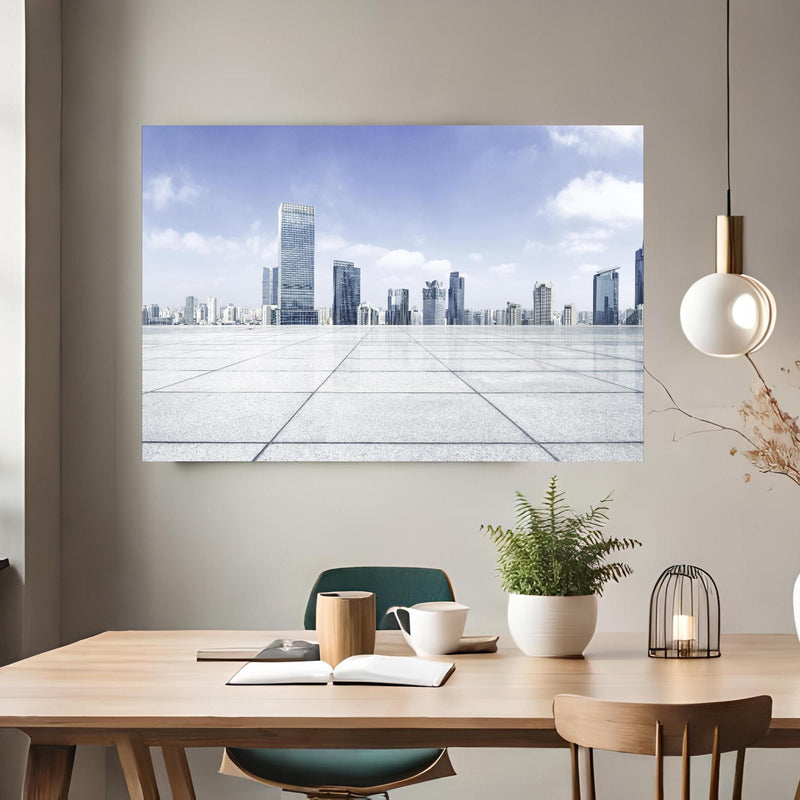 Office Poster  - Moderner Skyline und Gebäuden über klassischem Holztisch mit runder Vase - rechteckig