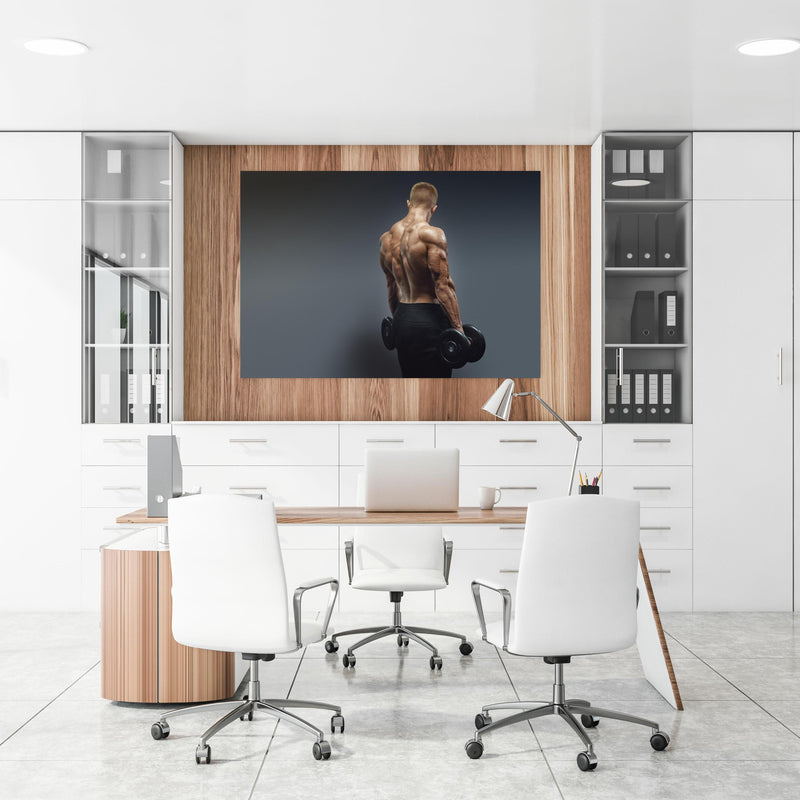 Office Poster  - Muskulöser Sportler mit Hanteln an einer Holzwand hängend im Büroraum
Office Poster  - Muskulöser Sportler mit Hanteln an einer Holzwand hängend im Büroraum