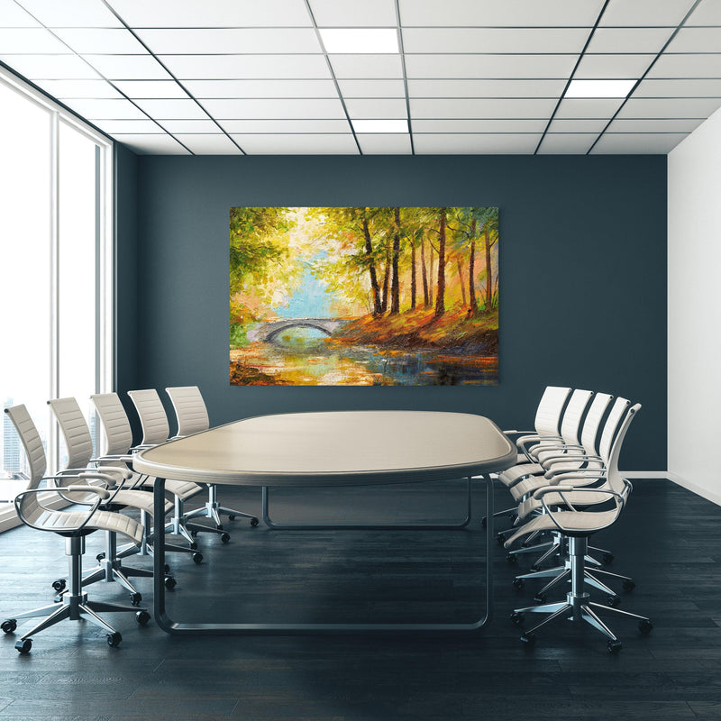 Office Poster  - Ölgemälde Herbst Wald mit Fluss an blauer Wand in einem Besprechungsraum