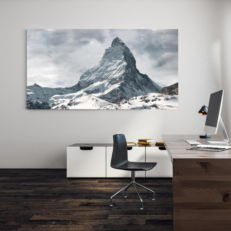 Office Poster  - Panorama - Majestätischer Matterhorn - Alpen an einer Wand in minimalistisch eingerichtetem Heim-Büro