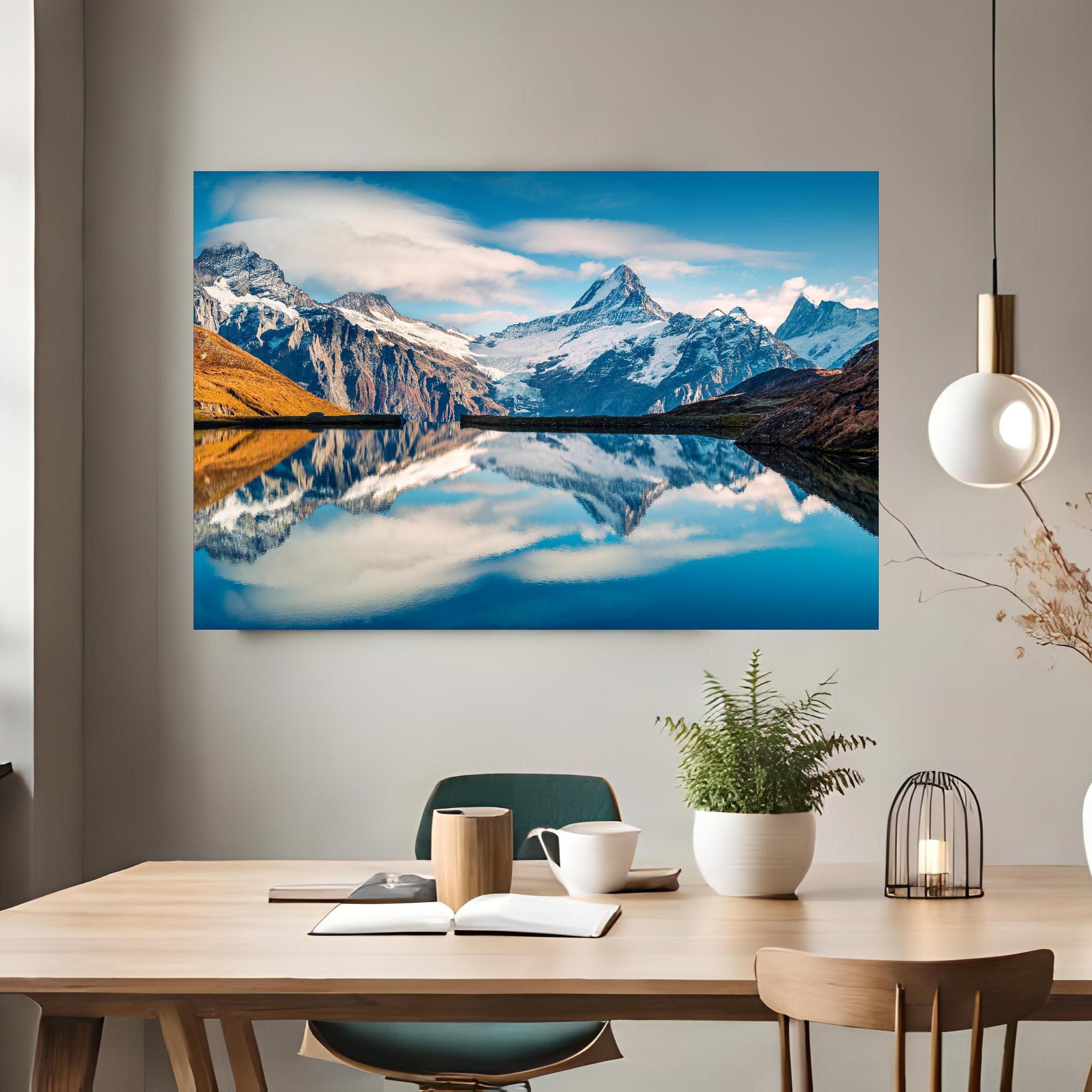 Office Poster  - Panoramablick auf Bachalpsee über klassischem Holztisch mit runder Vase - rechteckig