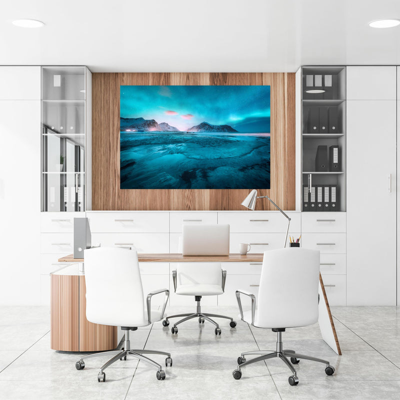 Office Poster  - Polarlicht über schneebedeckten Berg mit Sandstrand an einer Holzwand hängend im Büroraum
Office Poster  - Polarlicht über schneebedeckten Berg mit Sandstrand an einer Holzwand hängend im Büroraum