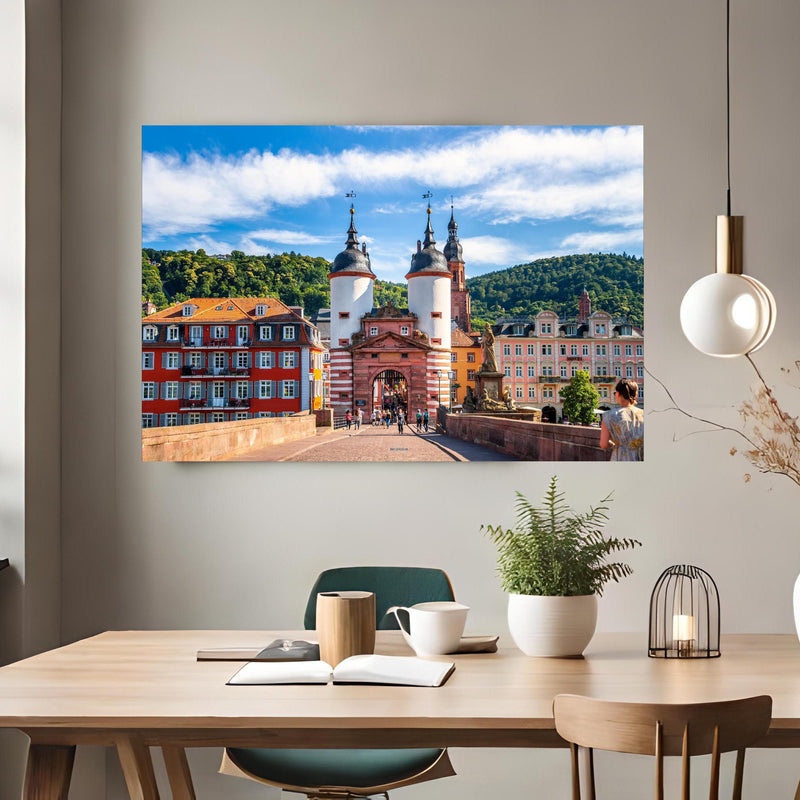 Office Poster  - Prächtiger Anblick auf Brücke in Heidelberg über klassischem Holztisch mit runder Vase - rechteckig