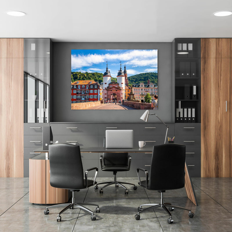 Office Poster  - Prächtiger Anblick auf Brücke in Heidelberg in klassischem Büroraum zwischen Holzschränken