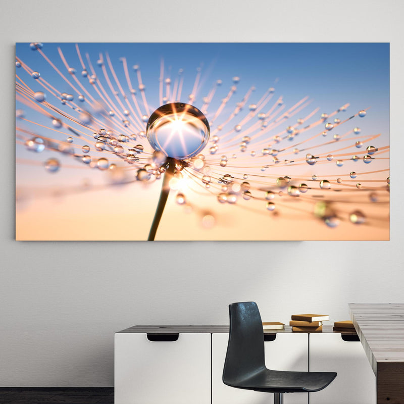 Office Poster  - Pusteblume in Nahaufnahme mit Tautropfen an einer Wand in minimalistisch eingerichtetem Heim-Büro Zoom