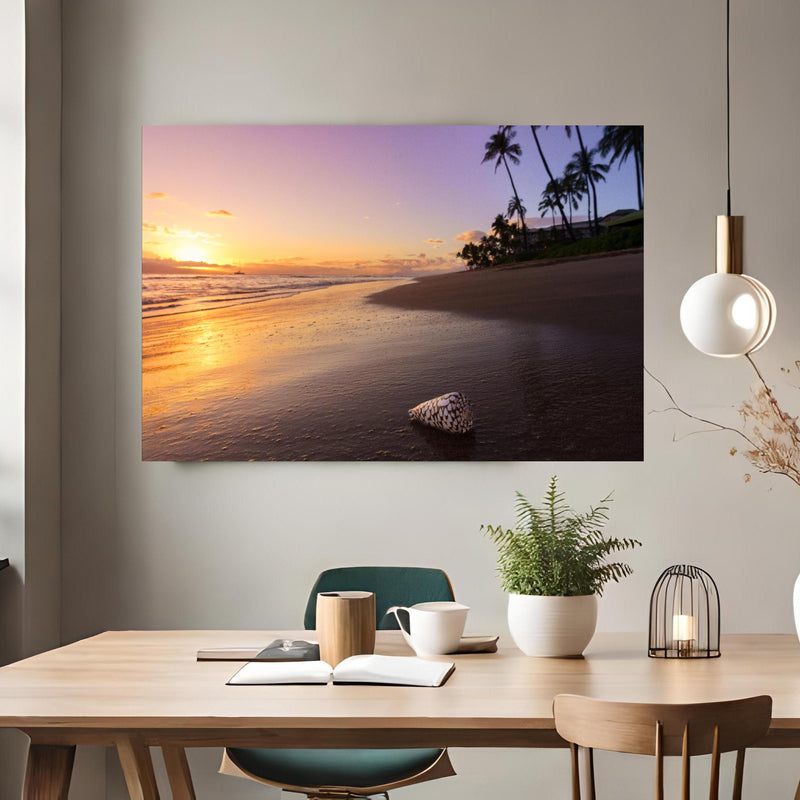 Office Poster  - Schöner Sonnenuntergang am Strand von Hawaii über klassischem Holztisch mit runder Vase - rechteckig