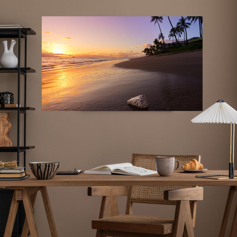 Office Poster  - Schöner Sonnenuntergang am Strand von Hawaii über poliertem Holztisch mit stilvoller Lampe - rechteckig