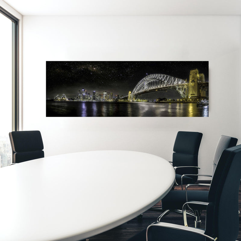 Office Poster  - Skyline - Sydney in einem Konferenzraum hinter weißem ovalem Tisch