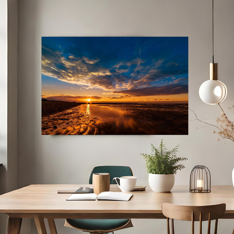 Office Poster  - Sonnenuntergang an der Nordsee über klassischem Holztisch mit runder Vase - rechteckig