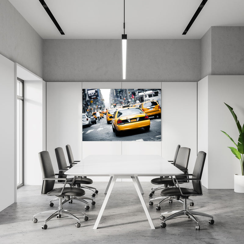 Office Poster  - Straßenverkehr von New York in einem Konferenzraum an weißer Wand hängend