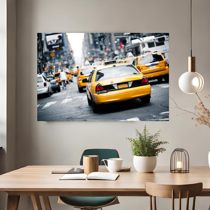 Office Poster  - Straßenverkehr von New York über klassischem Holztisch mit runder Vase - rechteckig