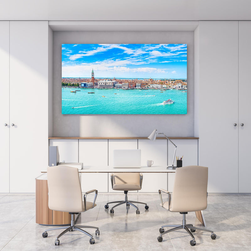 Office Poster  - Venedig Panoramaluftaufnahme hinter weißem Holzschreibtisch mit Tischlampe