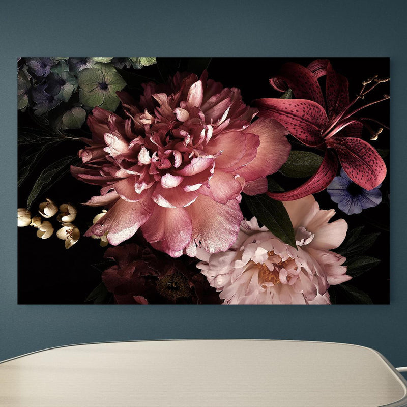 Office Poster  - Vintage Blumenbouquet an blauer Wand in einem Besprechungsraum Zoom